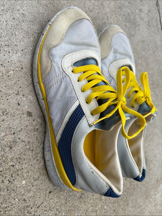 Athletic_Shoes